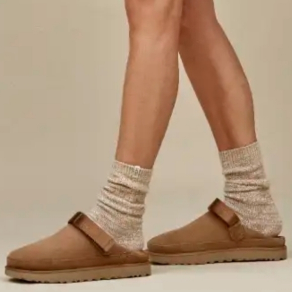 New UGG Goldenstar Clogs Women's Size 8 Chestnut - Picture 1 of 9